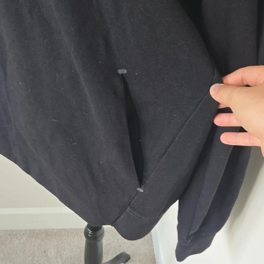 Old Navy Men's Black Long Sleeve Tee - Picture 4 of 5